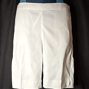 Size S Ladies Nike White Shorts 11" Inseam, Standard Fit, UV Protection, DriFit